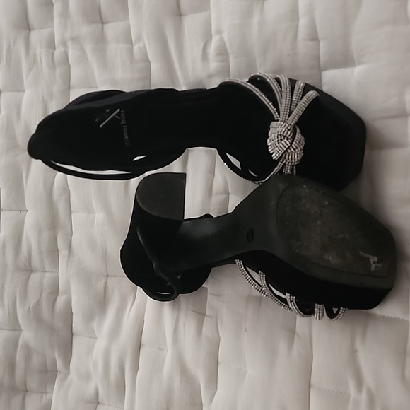 Heels - Picture 3 of 3